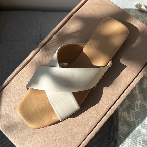 New NISOLO Leather Catalina Slides in Bone - Picture 4 of 4